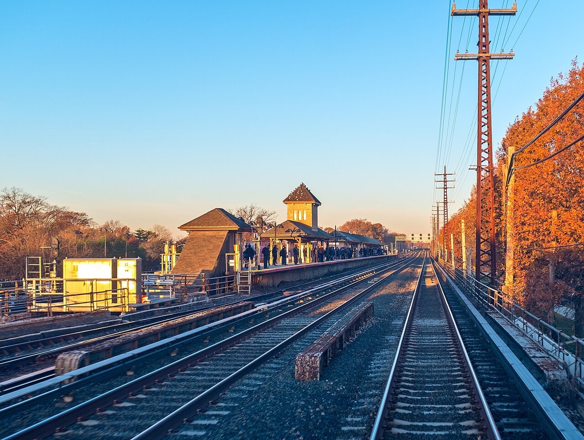 Valley Stream, NY - File:Valley Stream LIRR station from tracks.jpg - Wikimedia Commons