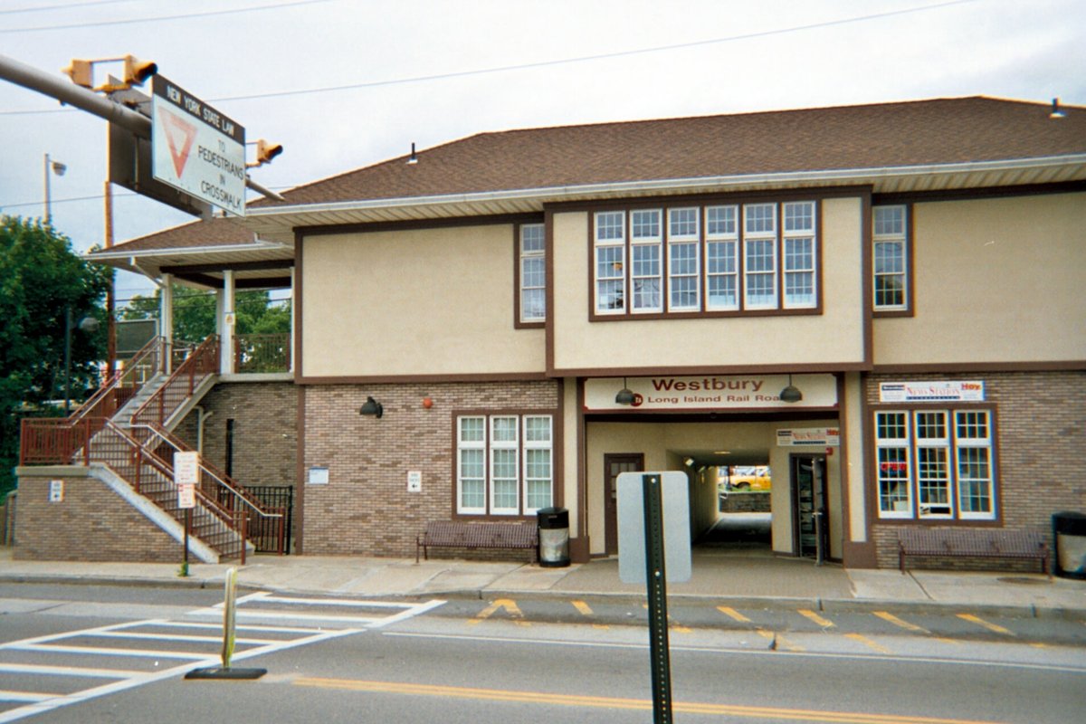 Westbury, NY - ウェストバリー駅 (LIRR) - Wikipedia